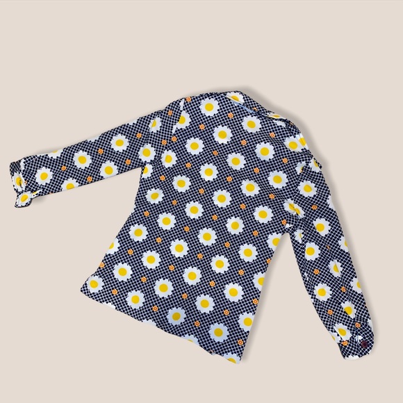 ADORABLE 70s printed button up. - Picture 2 of 2